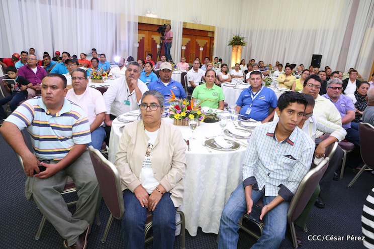 Presidente Daniel Ortega y Compa&ntilde;era Rosario Murillo con trabajadores y trabajadoras de Nicaragua